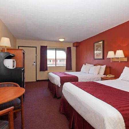 America'S Best Value Inn & Suites Bakersfield Central Exterior foto
