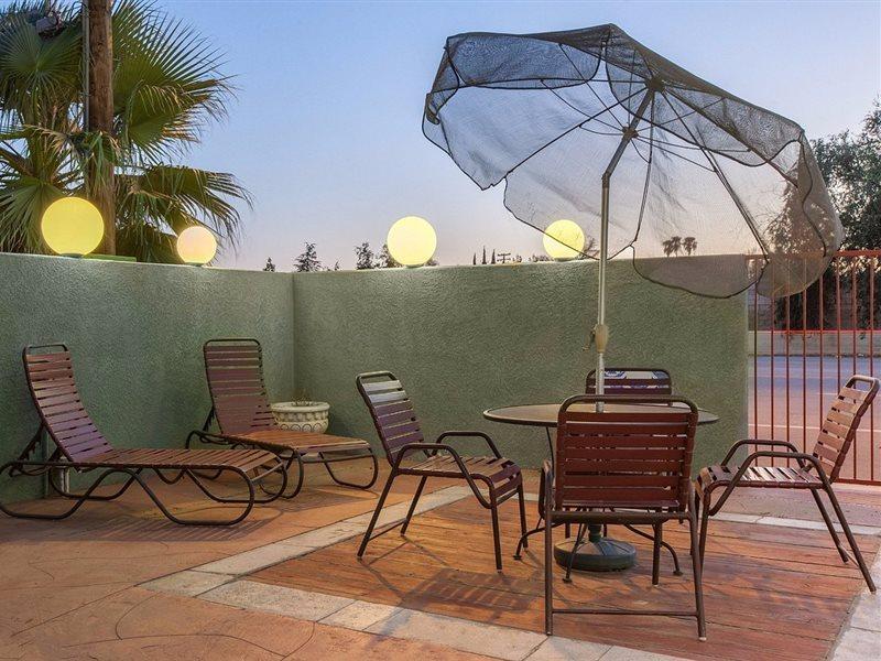 America'S Best Value Inn & Suites Bakersfield Central Exterior foto